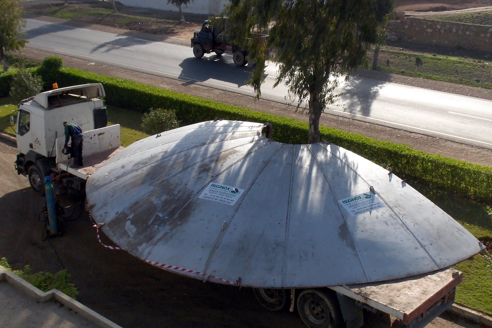 The 11,800 mm segmented steel cap loaded on a trailer outside the Friginox plant, seen from above